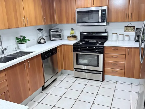 6425 SW 116th Pl APT E, Miami, FL 33173