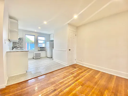 Rented by Astoria Realty | media 8