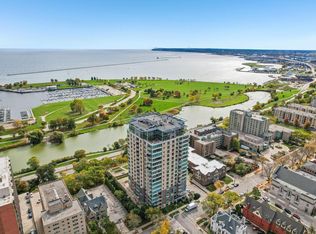 1522 On The Lake, Milwaukee, WI 53202