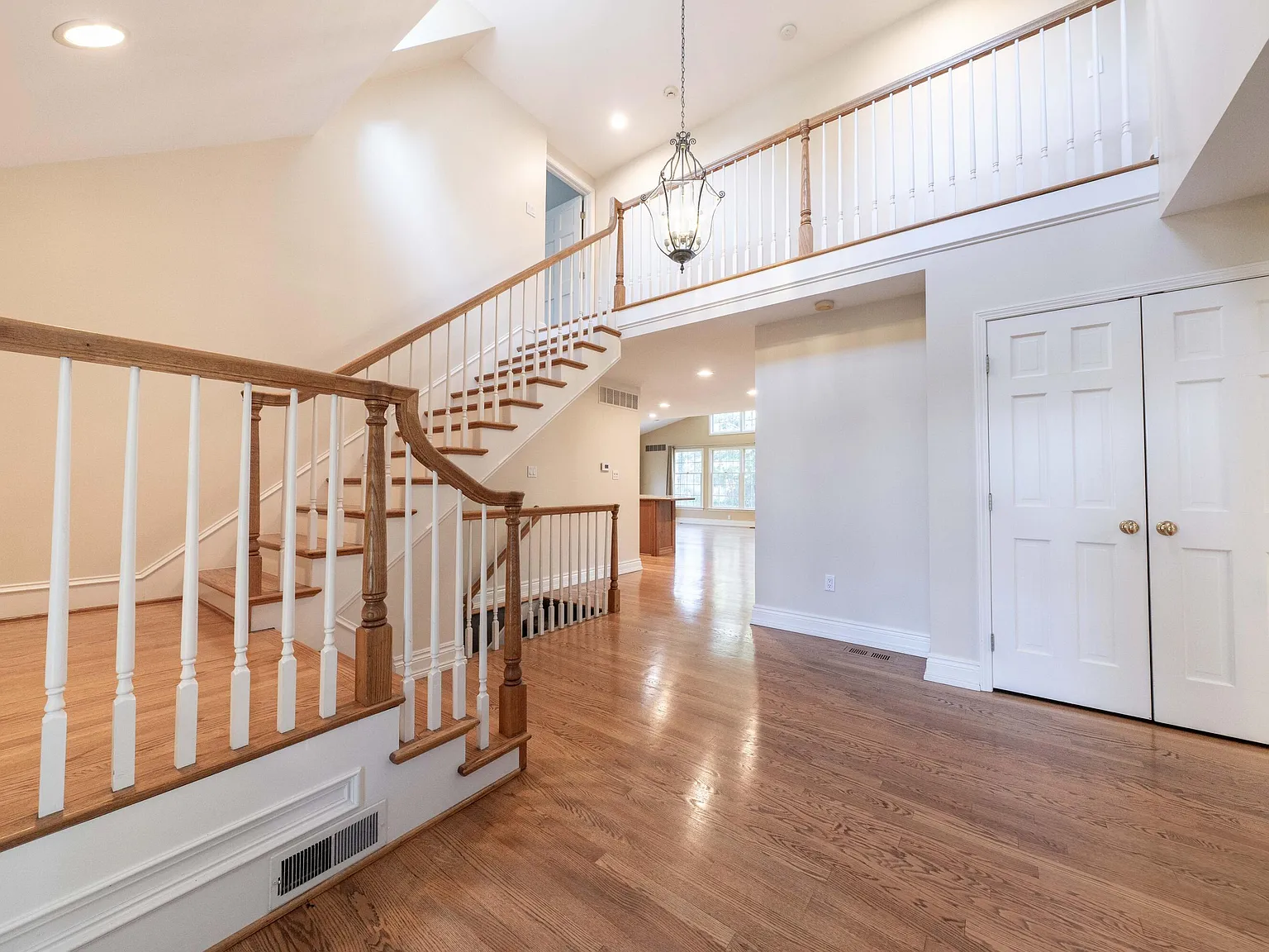 4 bed, 5.0 bath, 3169 sqft, $6,500 — Photo 3