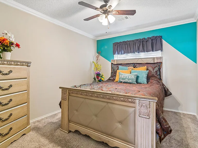 804 Clover Hill Ln — Photo 4