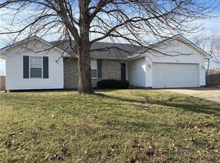 100 Amanda Ct, Grain Valley, MO 64029