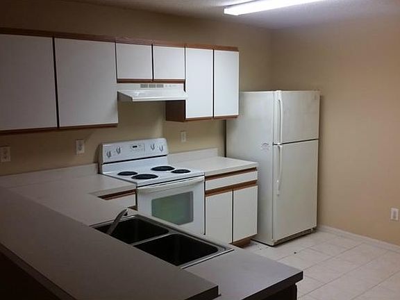 3rd image of 8509 Edgewater Place Blvd