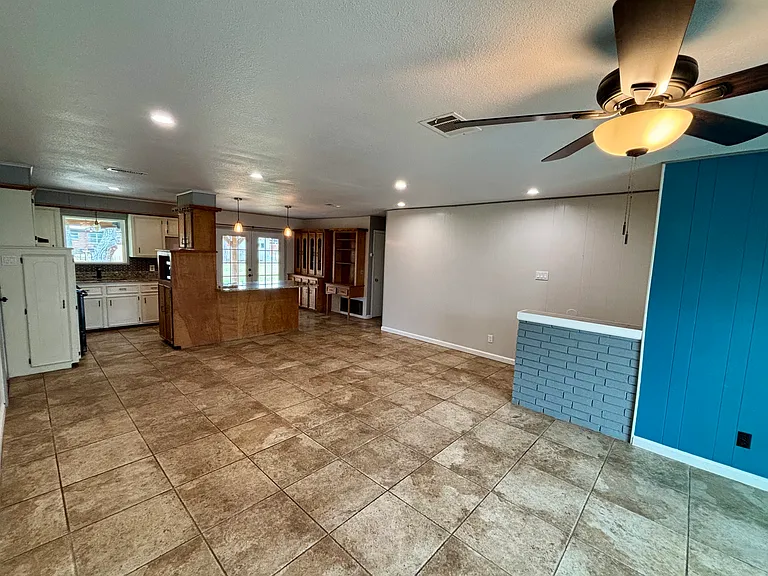 204 Brook St — Photo 10
