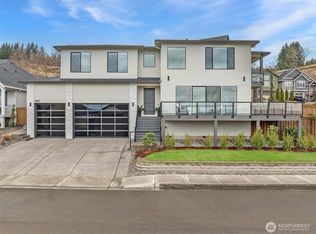 561 N Stonegate Dr, Washougal, WA