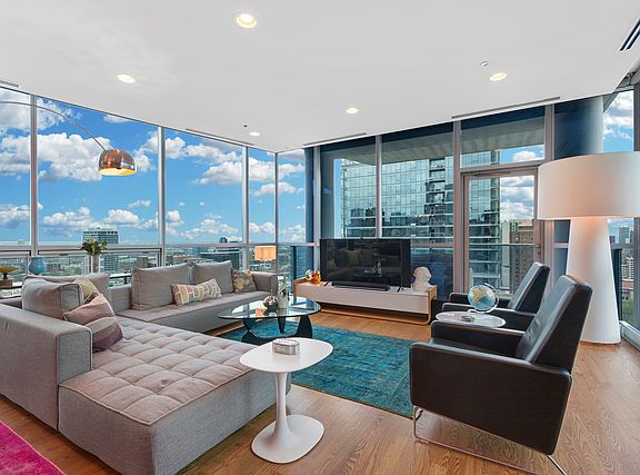 4th image of 110 W Superior St #2403