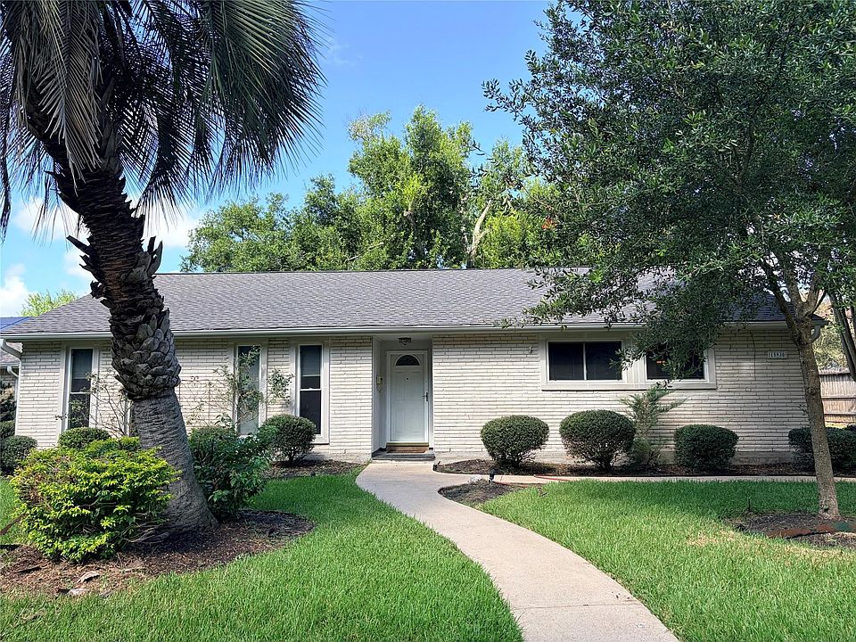 1st image of 15930 Buccaneer Ln