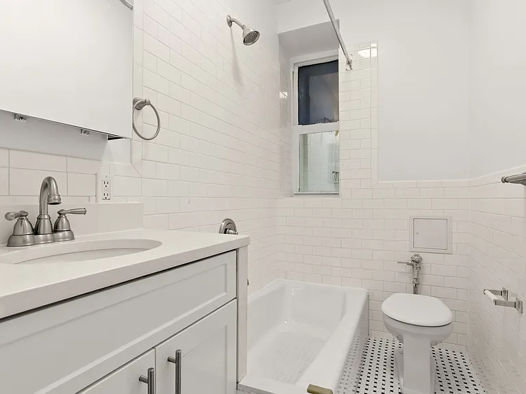 68 Montague St #1E — Photo 6