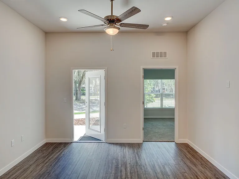 Metro 39 Apartments — Photo 13