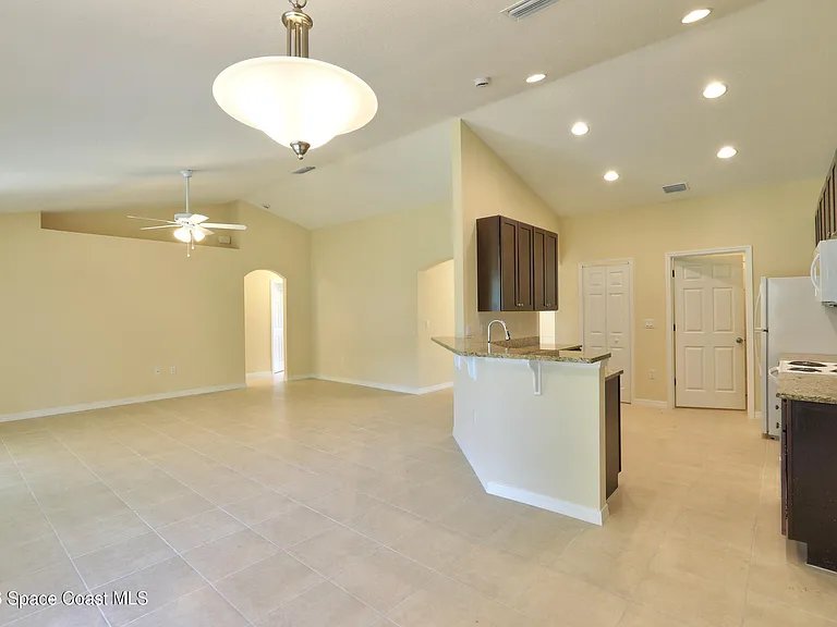 743 Breakwater Ter — Photo 13