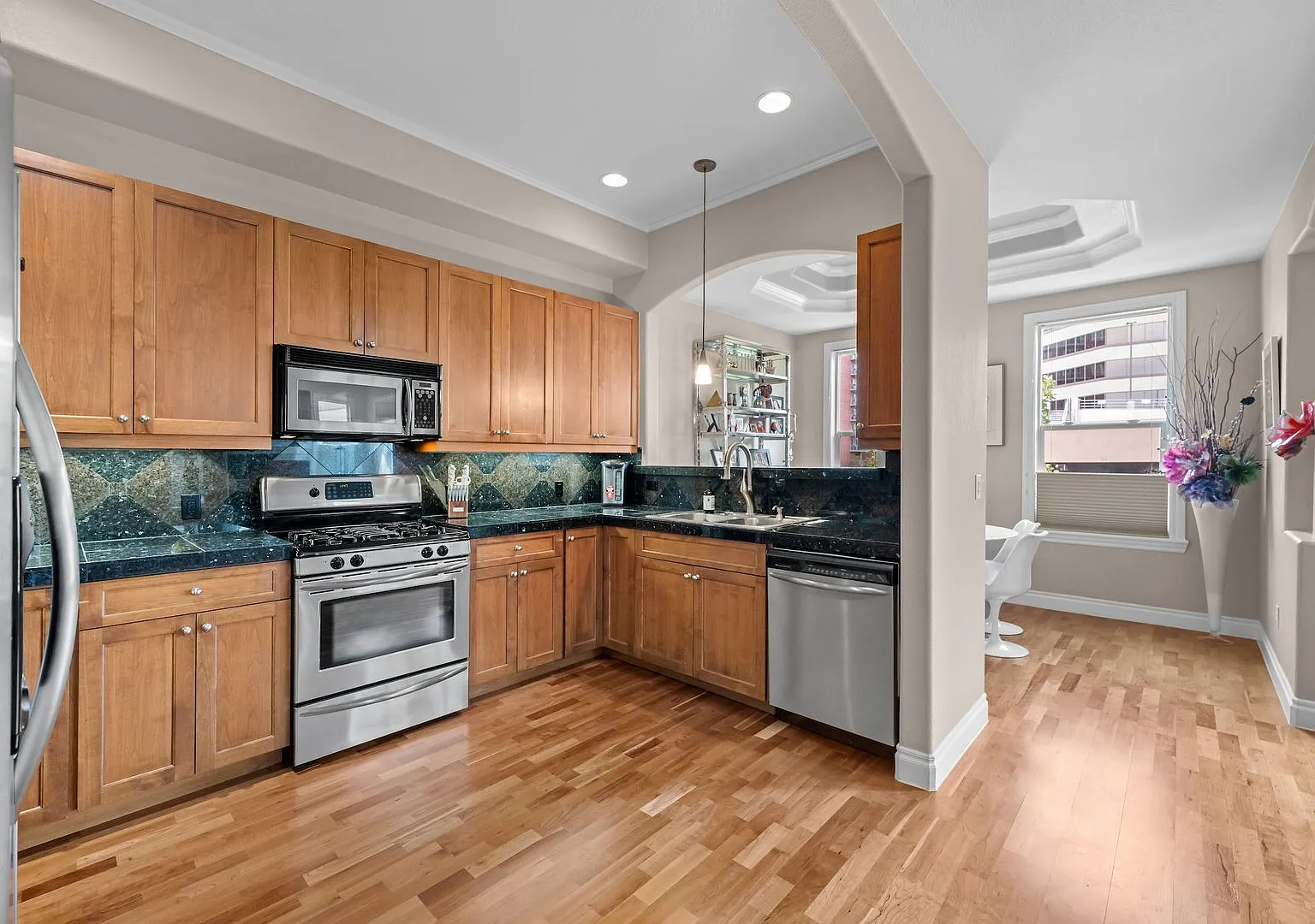 Gorgeous top-level condo in Cherry Creek! — Photo 4