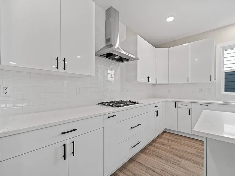 215 Summer Breeze Dr — Photo 7