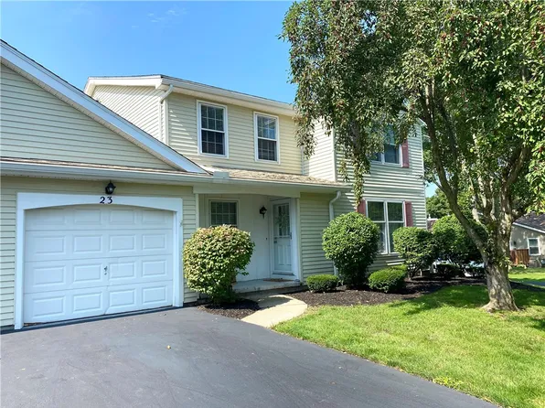 23 Rockhurst Dr, Penfield, NY 14526