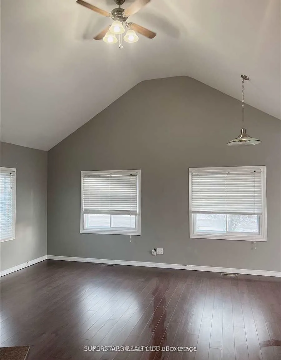 276 Parkwood Ave — Photo 2