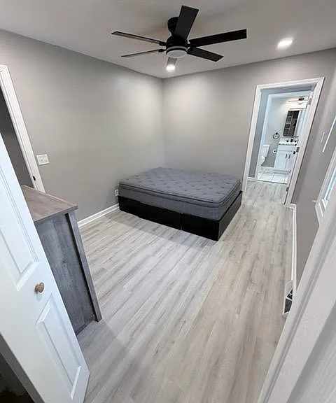 Bedroom Photo 1