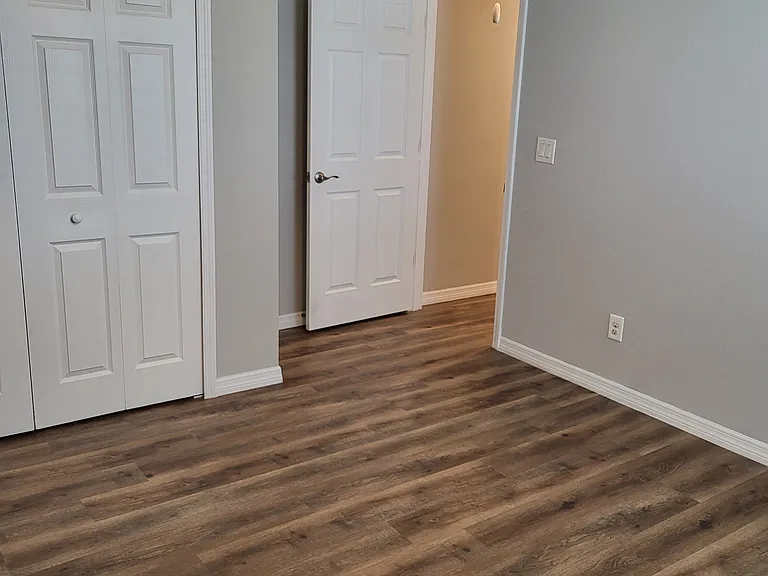 860 Phyllis St — Photo 18
