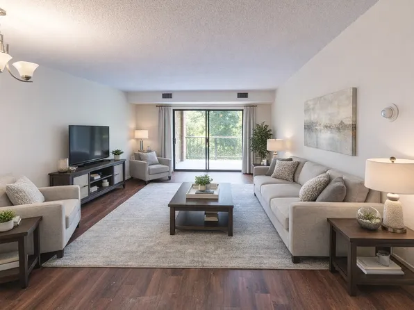 70 Centre St., 70 Centre St, Brookline, MA 02446