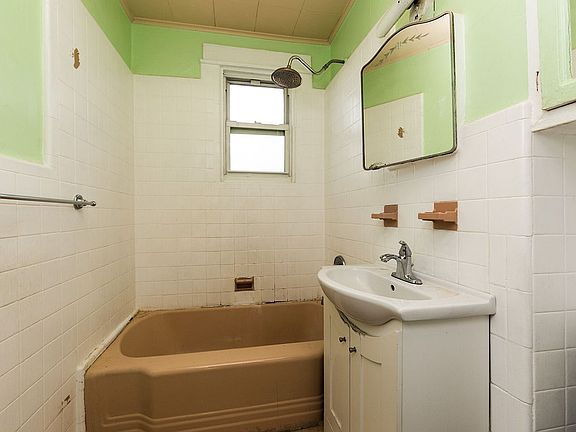 4th image of 4407 Avenue