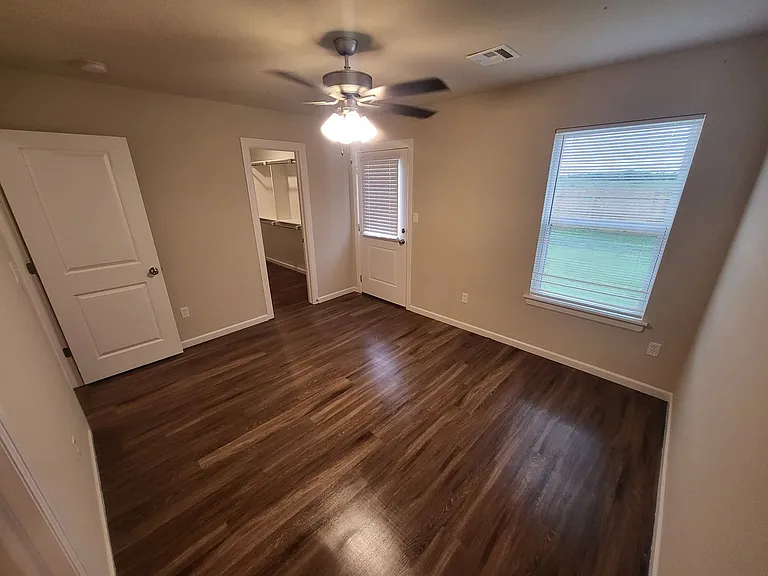 1511 Rosewood Dr — Photo 5