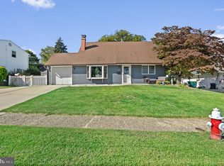 10 Thistle Rd, Levittown, PA 19056
