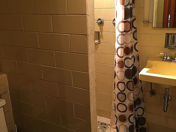 3rd image of 530 Rock St