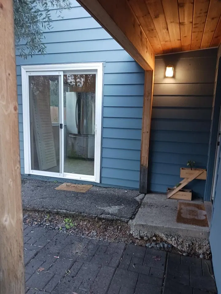 3 bed, 1000 sqft, $2,600 — Photo 2