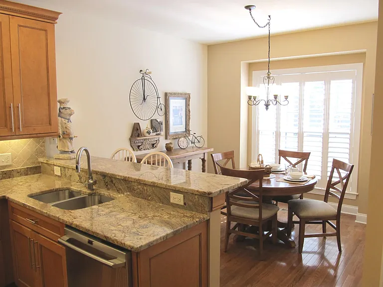Eat-in-kitchen