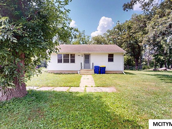 2nd image of 904 College St