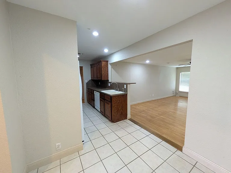 5031 Simpson Ave — Photo 8