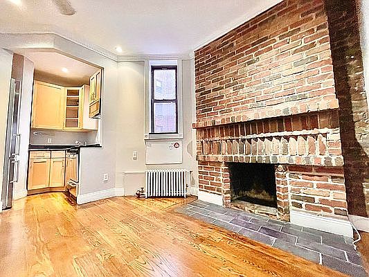 4th image of 217 Mott St APT 4R