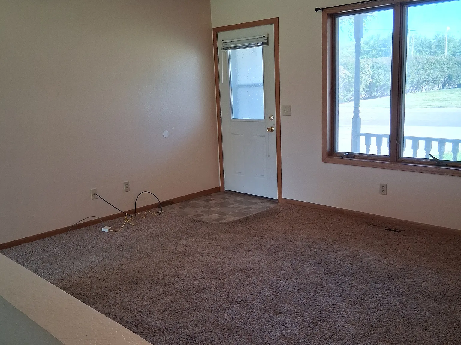 3 bed, $1,200 — Photo 2