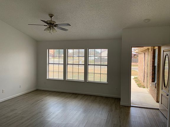 3rd image of 2410 Grasslands Dr
