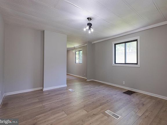 4th image of 44 Hazelwood Dr