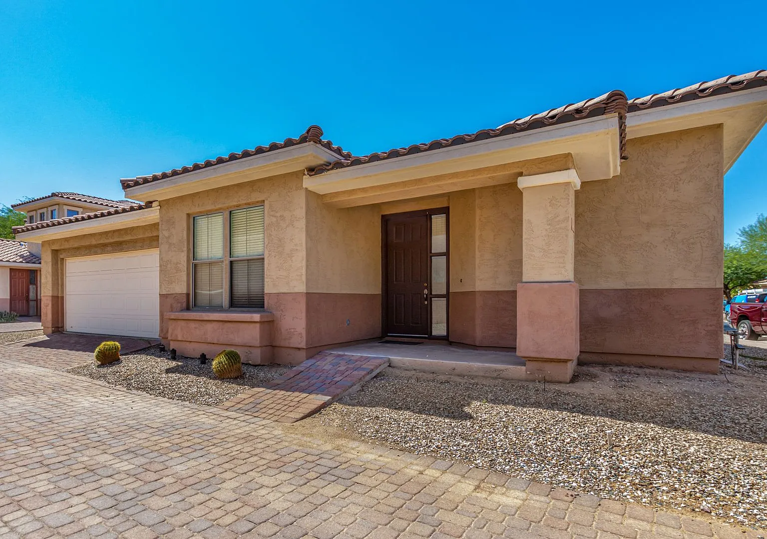 Excellent location! Community Pool and parks! Appliances included! — Photo 1