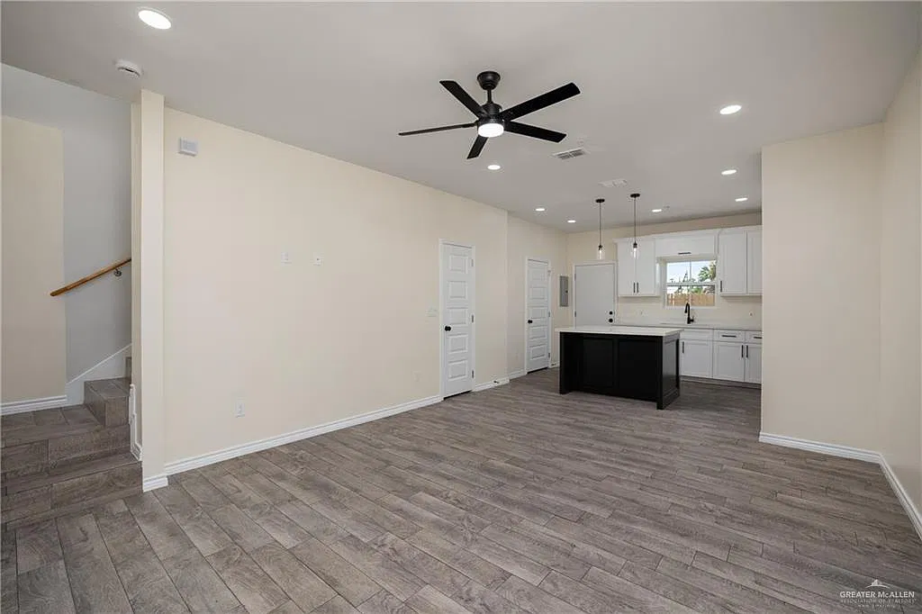 2 bed, 1.5 bath, 2718 sqft, $1,150 — Photo 4