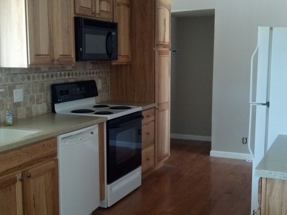 2nd image of 647 E Spruce Ave