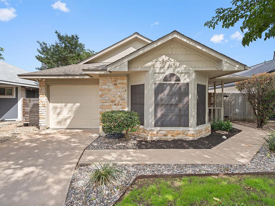 1st image of 16811 Village Oak Loop