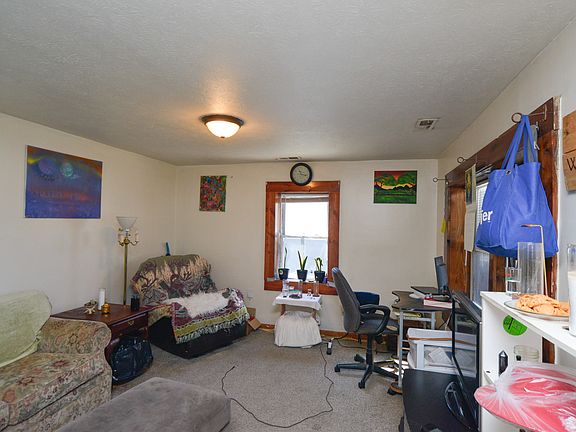 4th image of 1313 S Riley Ave