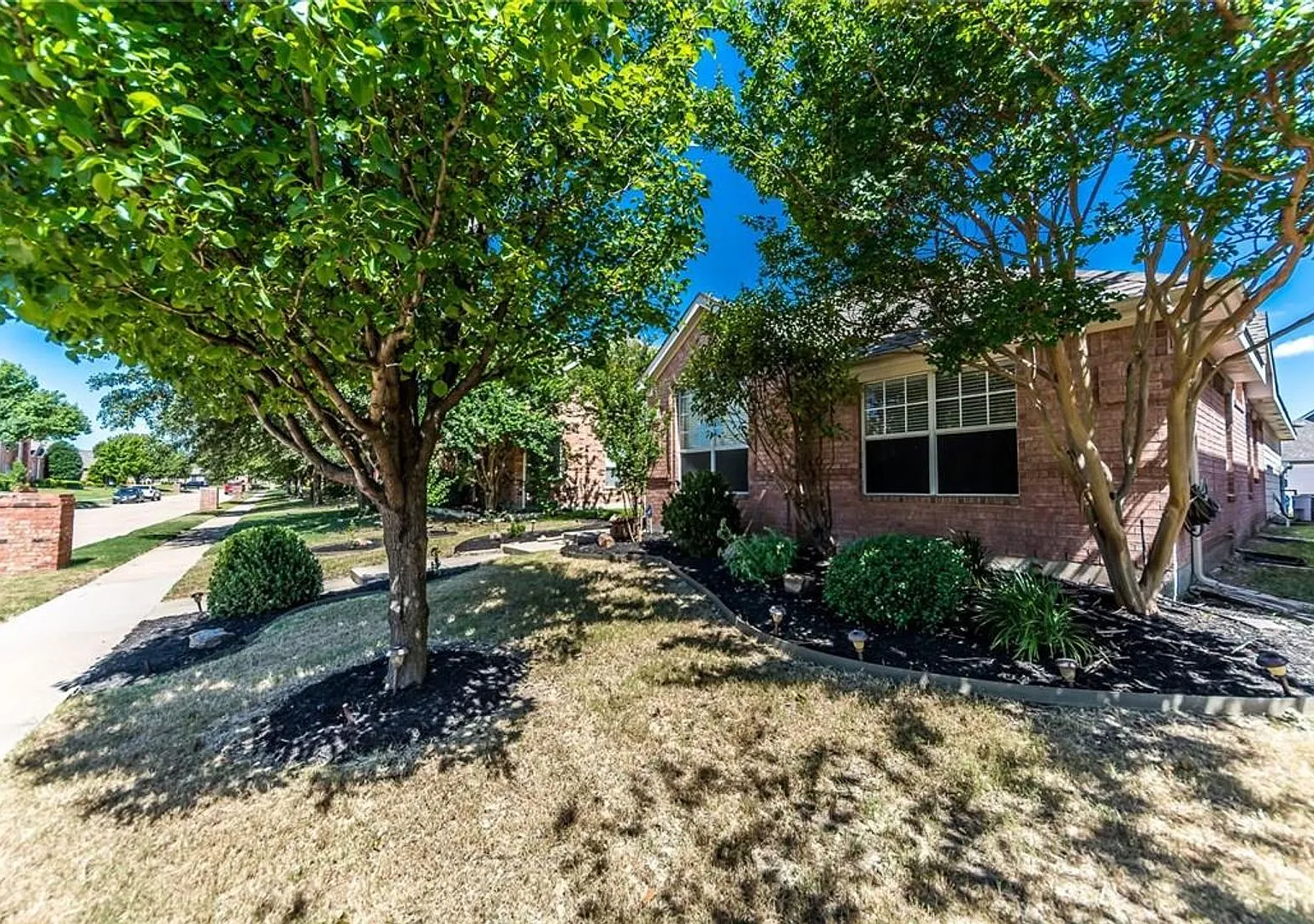 Beautiful Cozy One-Story Home! — Photo 2