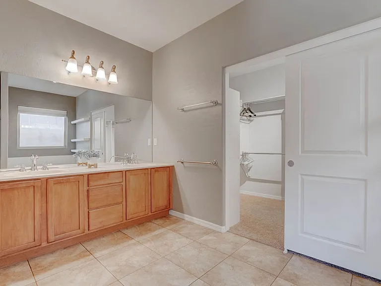 2589 Chateau Clermont St — Photo 30
