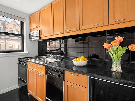 5th image of 102 W 85th St APT 7C