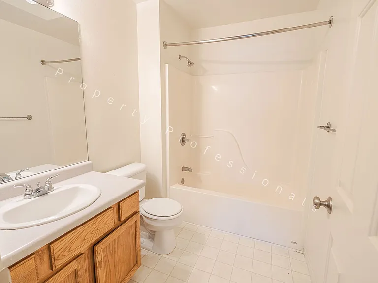1015 Domelby Ct — Photo 13
