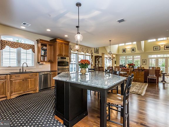 5th image of 1206 Calista Ln