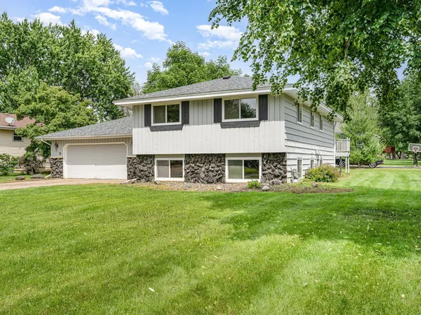 8211 6th St NE, Spring Lake Park, MN 55432