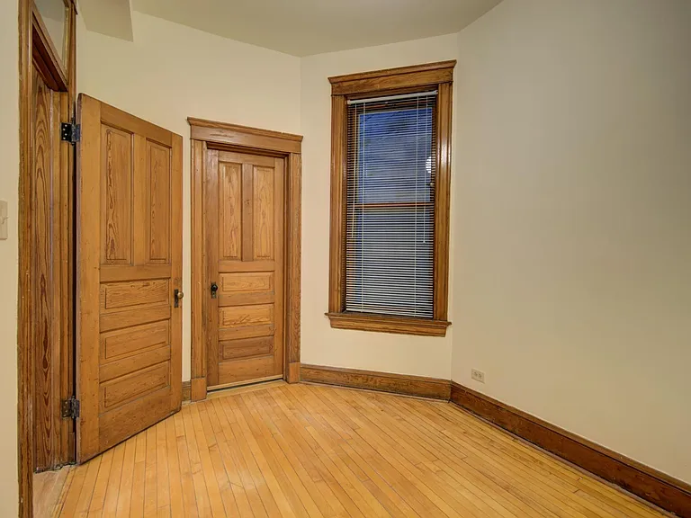 1433 N Wells St #2R — Photo 3