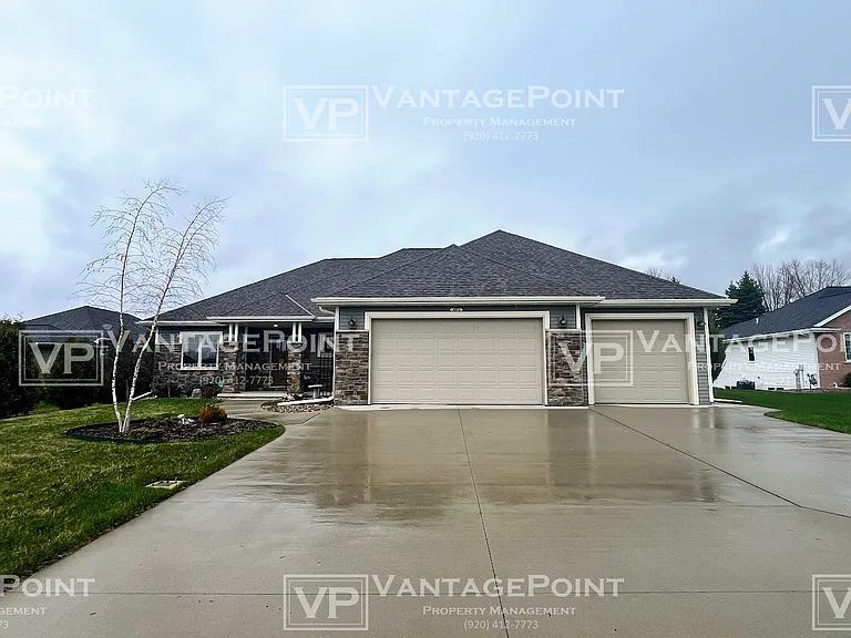 4074 Frobisher Flds — Photo 2