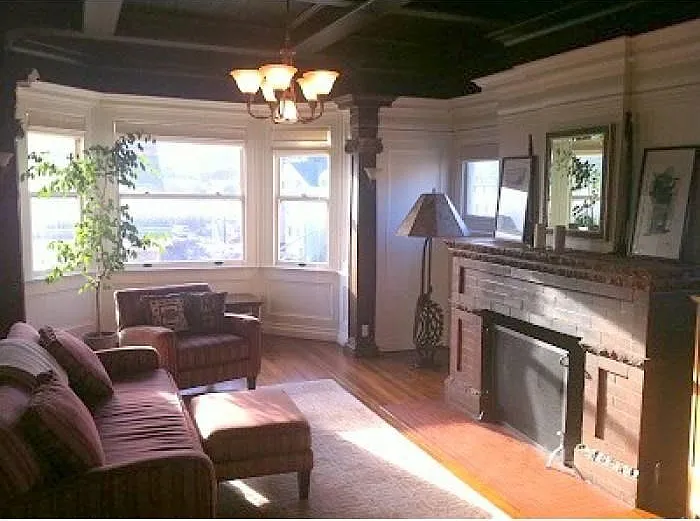 5 bed, 3500 sqft, $5,800 — Photo 1