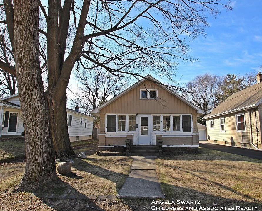 1st image of 3047 Effie Pl NE