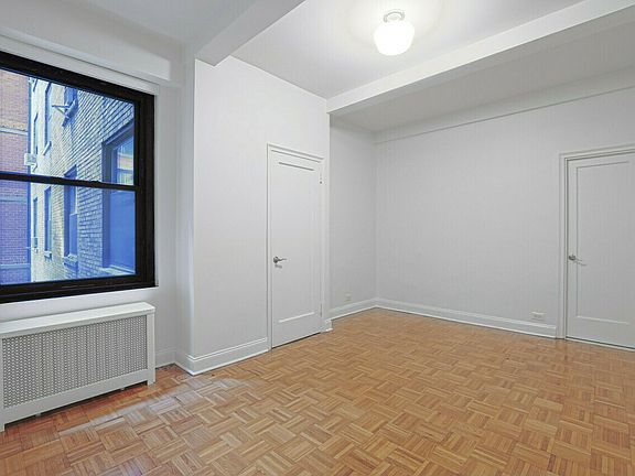 3rd image of 160 W 71st St APT 6A