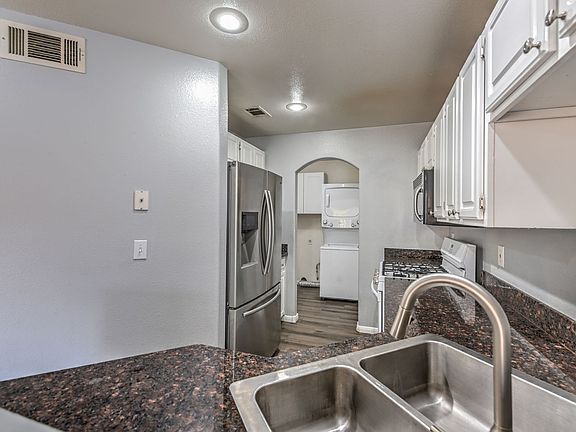 5th image of 3950 S Sandhill Rd Unit 112